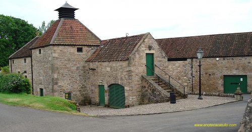 Veduta esterna della distilleria